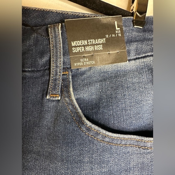 Express Modern Straight Super High Rise Jeans - Large - Picture 5 of 10